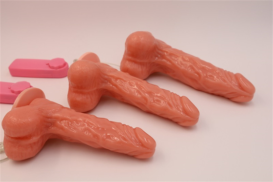 Realistic Dildo Body Safe Material Lifelike Immenso Penis Cock con forte Suction Cup Dildo Vibratore con riscaldamento