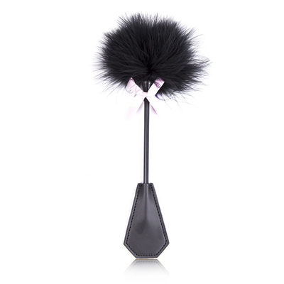 Massaggio del sedere Stimulatore del senso allenamento doppio uso Paddle pelosa di piuma di pelle con rosa gentile Bowknot Flirto schiavitù