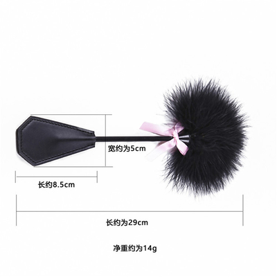 Massaggio del sedere Stimulatore del senso allenamento doppio uso Paddle pelosa di piuma di pelle con rosa gentile Bowknot Flirto schiavitù