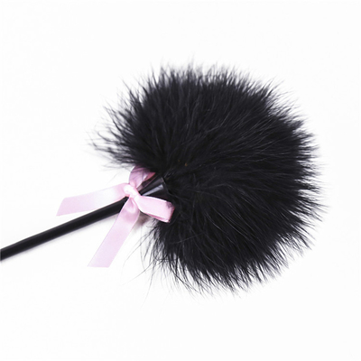 Massaggio del sedere Stimulatore del senso allenamento doppio uso Paddle pelosa di piuma di pelle con rosa gentile Bowknot Flirto schiavitù