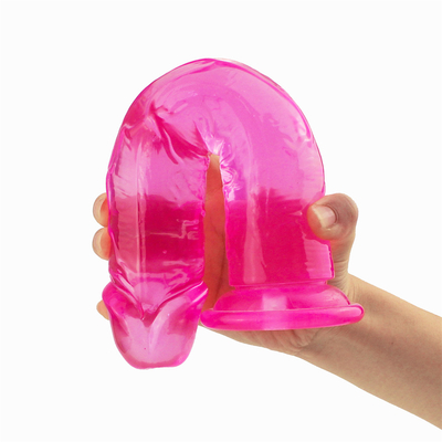 Un dildo artificiale di aspirazione forte. Un dildo artificiale di pene gelatina.
