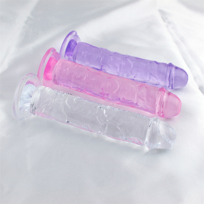 Un dildo artificiale di aspirazione forte. Un dildo artificiale di pene gelatina.