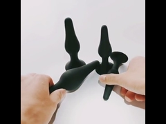 Giocattoli sexy 4 pezzi Set di plug anali Plug anale in silicone Giocattoli adulti del sesso per donne, uomini e principianti (Nero)